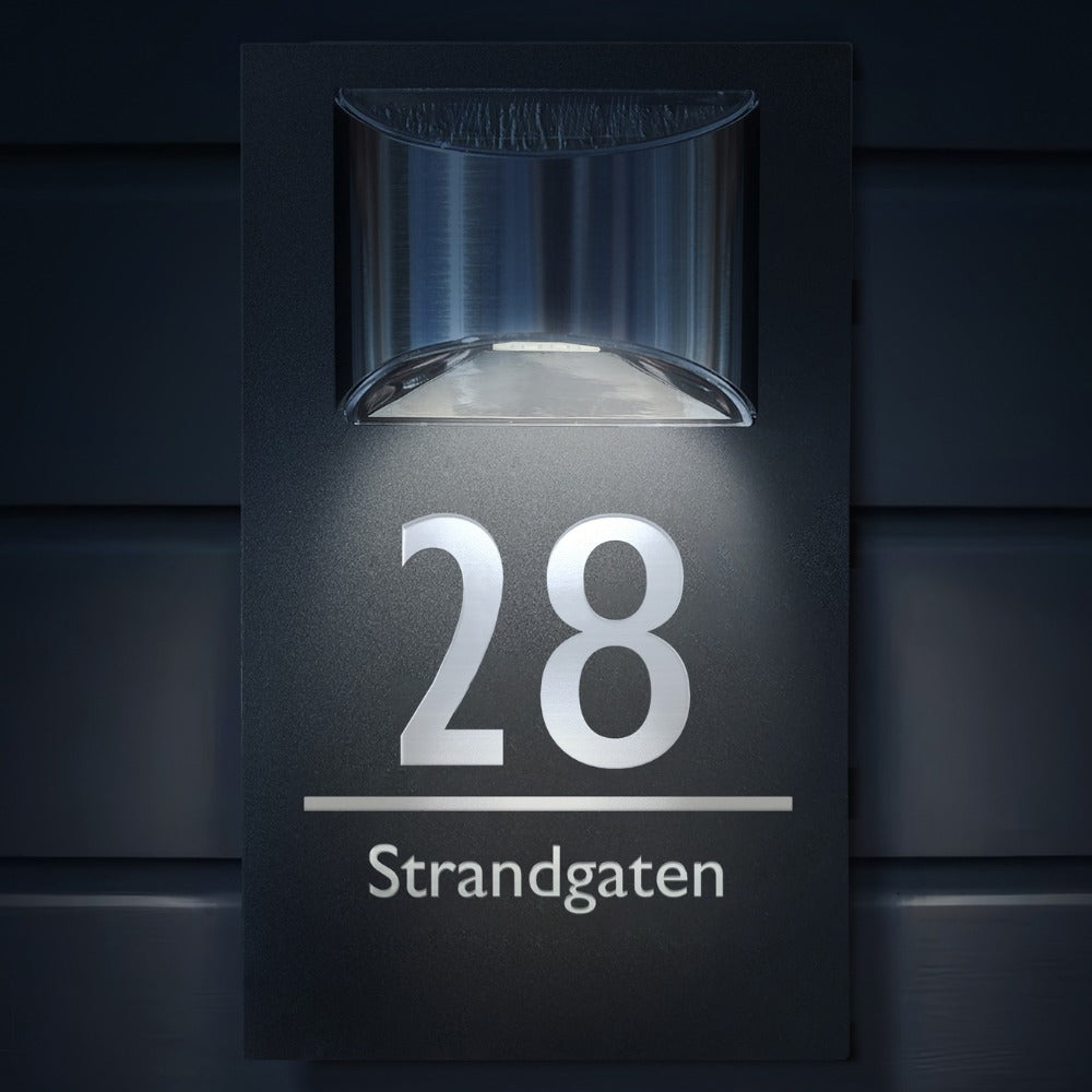 Huisnaambord op zonne-energie